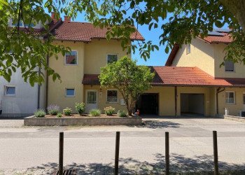 Großzügiges, vollunterkellertes Reihenmittelhaus mit Garten, Garage & ca. 245 m² Gesamtnutzfläche in Ansfelden
