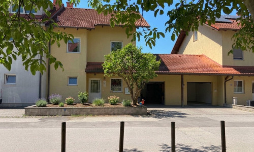 Großzügiges, vollunterkellertes Reihenmittelhaus mit Garten, Garage & ca. 245 m² Gesamtnutzfläche in Ansfelden