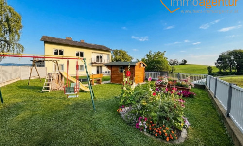 Großzügiges Einfamilienhaus mit zwei Wohneinheiten, viel Platz, Garten und Doppelgarage in Altenfelden