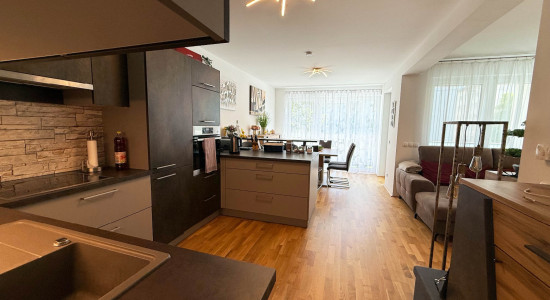 Ankommen, aufatmen und sofort zuhause fühlen, barrierefrei erreichbare 3‑Zimmer‑Wohnung mit Loggia und Tiefgarage in Linz-Kleinmünchen