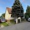 Absolutes Raumwunder! Kleines gepflegtes, teilunterkellertes und lichtdurchflutetes Ein-Familienhaus in toller Lage mit Garten, wird in Alkoven zum Verkauf angeboten