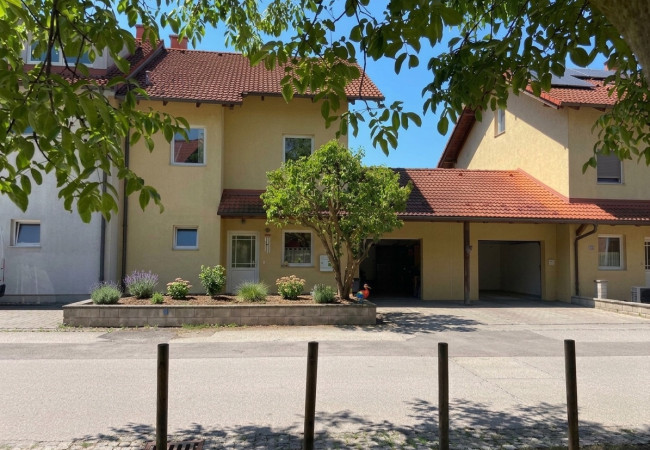 Großzügiges, vollunterkellertes Reihenmittelhaus mit Garten, Garage & ca. 245 m² Gesamtnutzfläche in Ansfelden