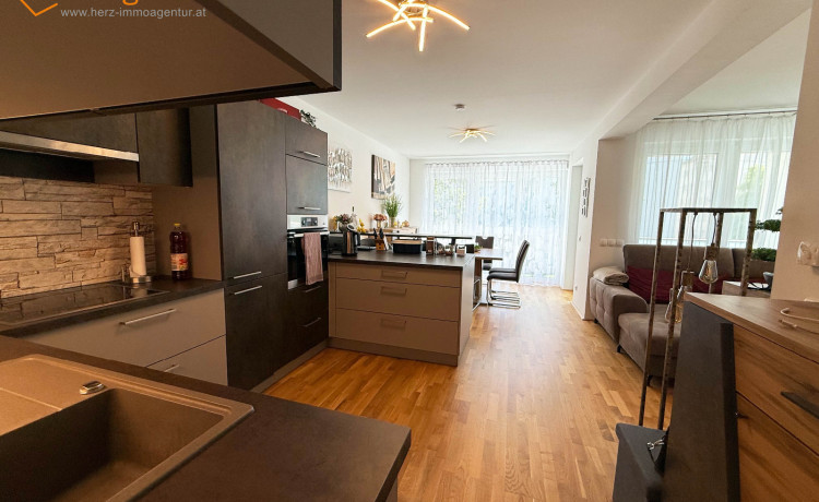 Ankommen, aufatmen und sofort zuhause fühlen, barrierefrei erreichbare 3‑Zimmer‑Wohnung mit Loggia und Tiefgarage in Linz-Kleinmünchen